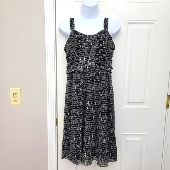 The Limited Black White Sleeveless Ruffle Front Lined Stretchy Dress Y2K Size M - Picture 1 of 12